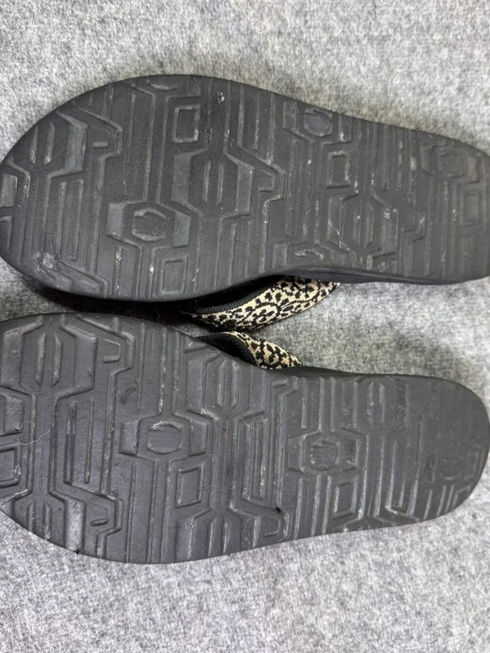 Teva Mush II Leopard Print Flip Flops Sz 7